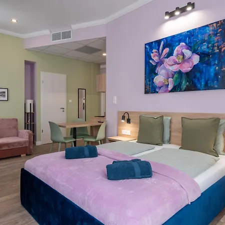 Holidays Downtown Aparthotel